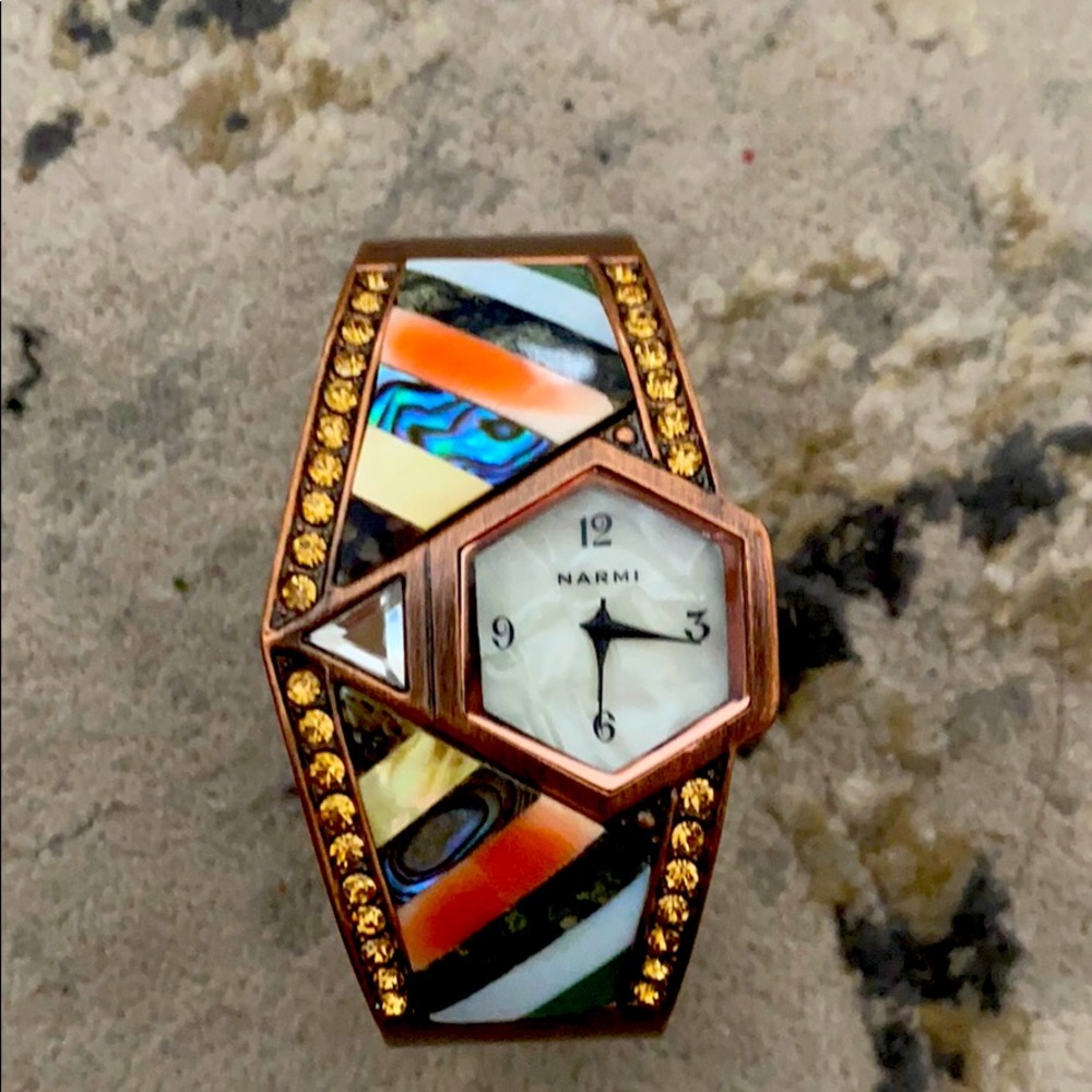 Narmi watch Retro design. Bracelet style